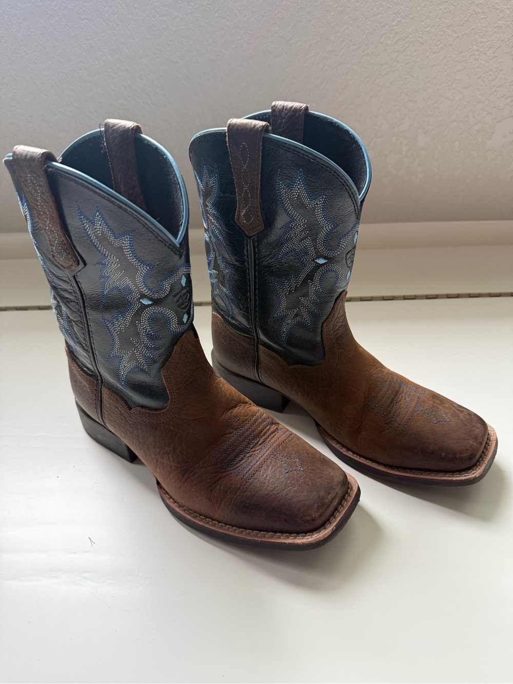 Ariat Brown Leather & Blue Embroidered Cowboy Boots